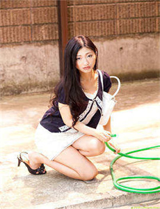 姑娘日本高清免费观看完整版中文-好几个黑人一个白人