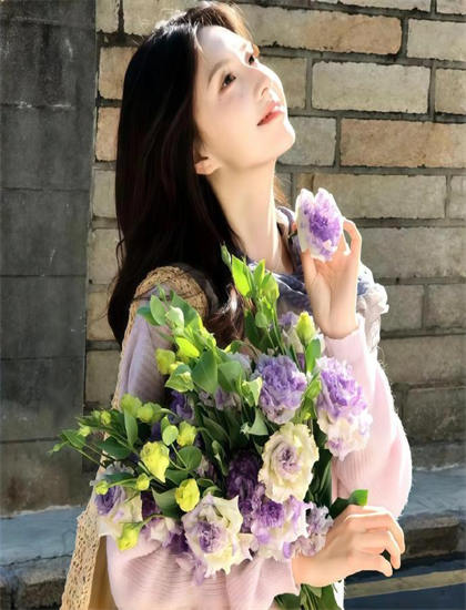 影视评论：《派遣女公关彩华》的艺术价值与娱乐性平衡